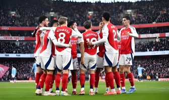 Arsenal eteni menestyksekkäästi välieriin