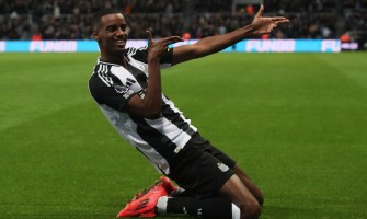 Newcastle Uniten Alexander Isakin hyökkäysharjoitus