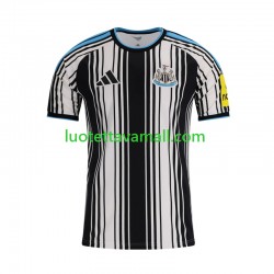 Miehet Newcastle United 2026-2027 Lyhythihainen Fanipaita ,Koti Miehet Newcastle United 2026-2027 Lyhythihainen Fanipaita ,Koti